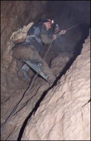 Członkowie SKE podczas wyprawy badawczej w jednej z jaskiń tatrzańskich