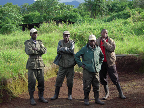 Strażnicy z Tshanzu – północnej bramy parku Wirunga