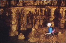 Jaskinie Parku Narodowego Carlsbad Caverns zachwycają swoją niezwykle bogatą szatą naciekową