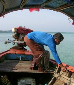 Urak Lawoi coraz częściej zamieniają swoje długie łodzie w wodne taksówki