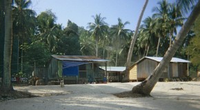 Niewielka wioska Urak Lawoi na północno-zachodnim skraju Ko Adang