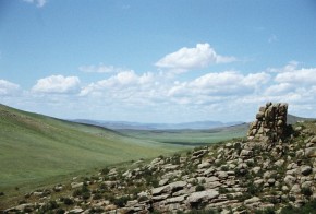 Park narodowy Hustain Nuruu charakteryzuje unikatowy krajobraz – poza górzystym stepem są tu rozliczne formacje skalne, tereny podmokłe oraz pasma wydm