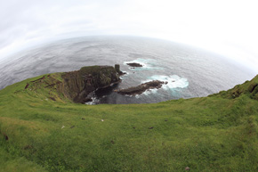 Widok z Mykineshólmur na najbardziej na zachód wysunięte miejsca Wysp Owczych